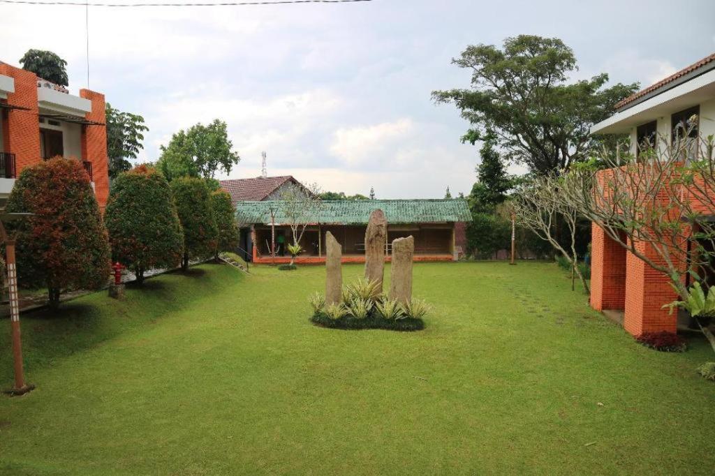 Villa Bukit Pinus Bogor Kültér fotó